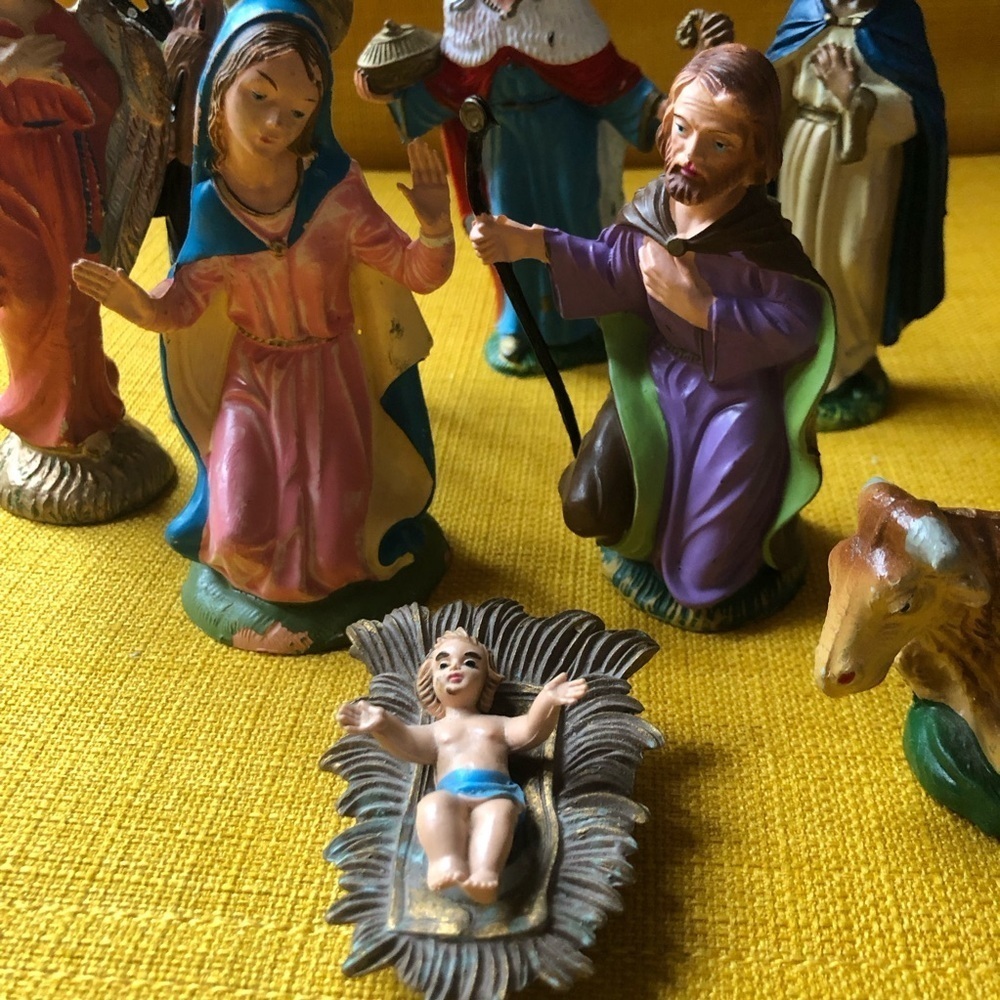 Vintage Italian Collectible Nativity Figurine Set - Picture 4 of 15